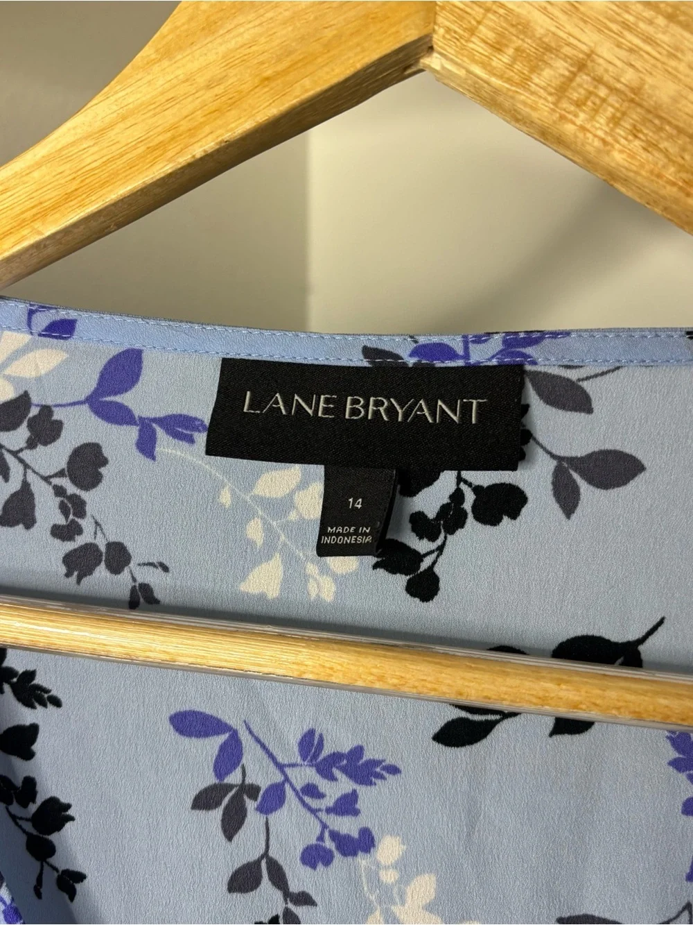 Lane Bryant Blue Floral V-Neck Balloon Sleeve Top Size 14 - Picture 4 of 6